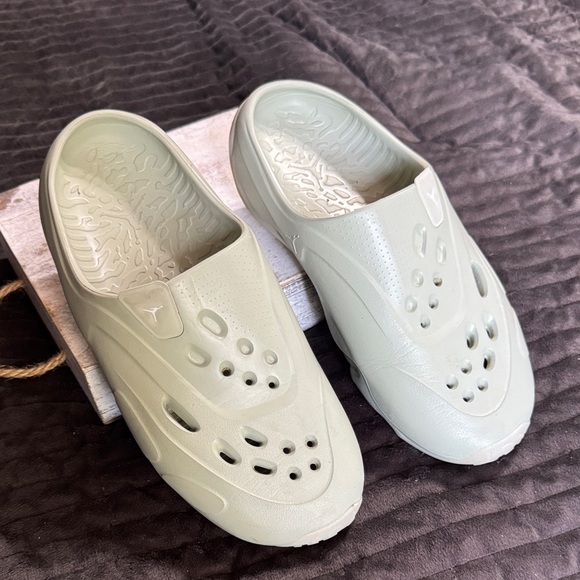 Nike Men’s Size 11 Jordan Roam Slipper Slides color: Spruce Fog - Picture 1 of 17